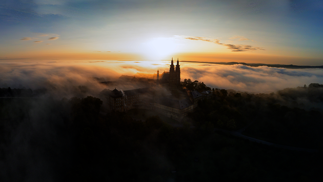 Kloster Banz im Nebel, Drohnenaufnahme