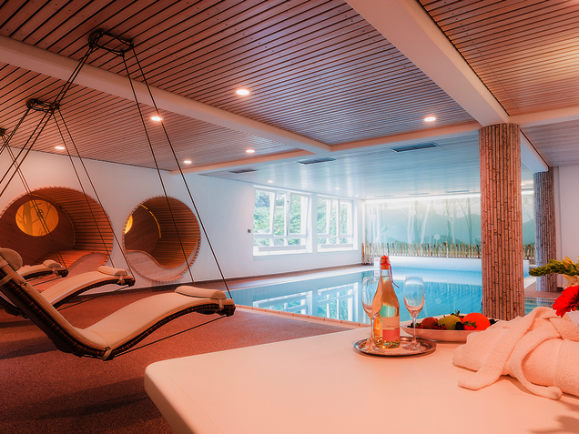 Schwimmbad im Hotel Rödiger