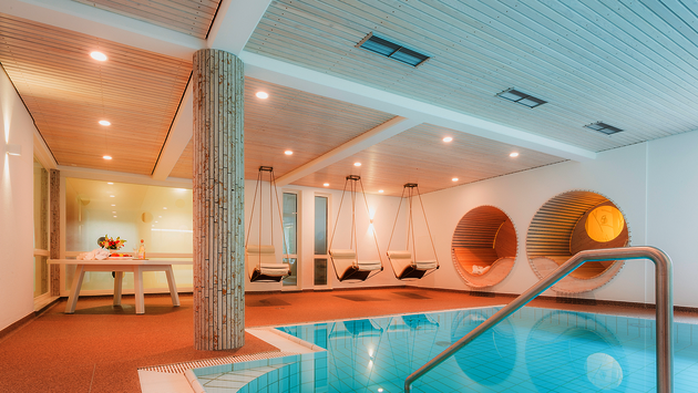 Schwimmbad im Hotel Rödiger