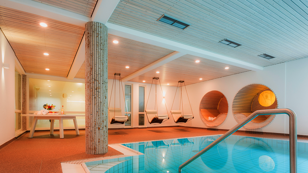 Schwimmbad im Hotel Rödiger