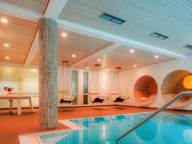 Schwimmbad im Hotel Rödiger
